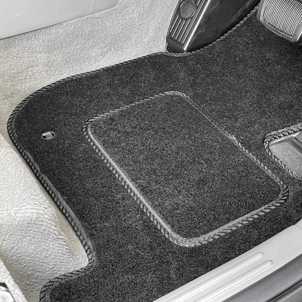 Ford Mondeo Oval Clip (2007-2012) Carpet Mats
